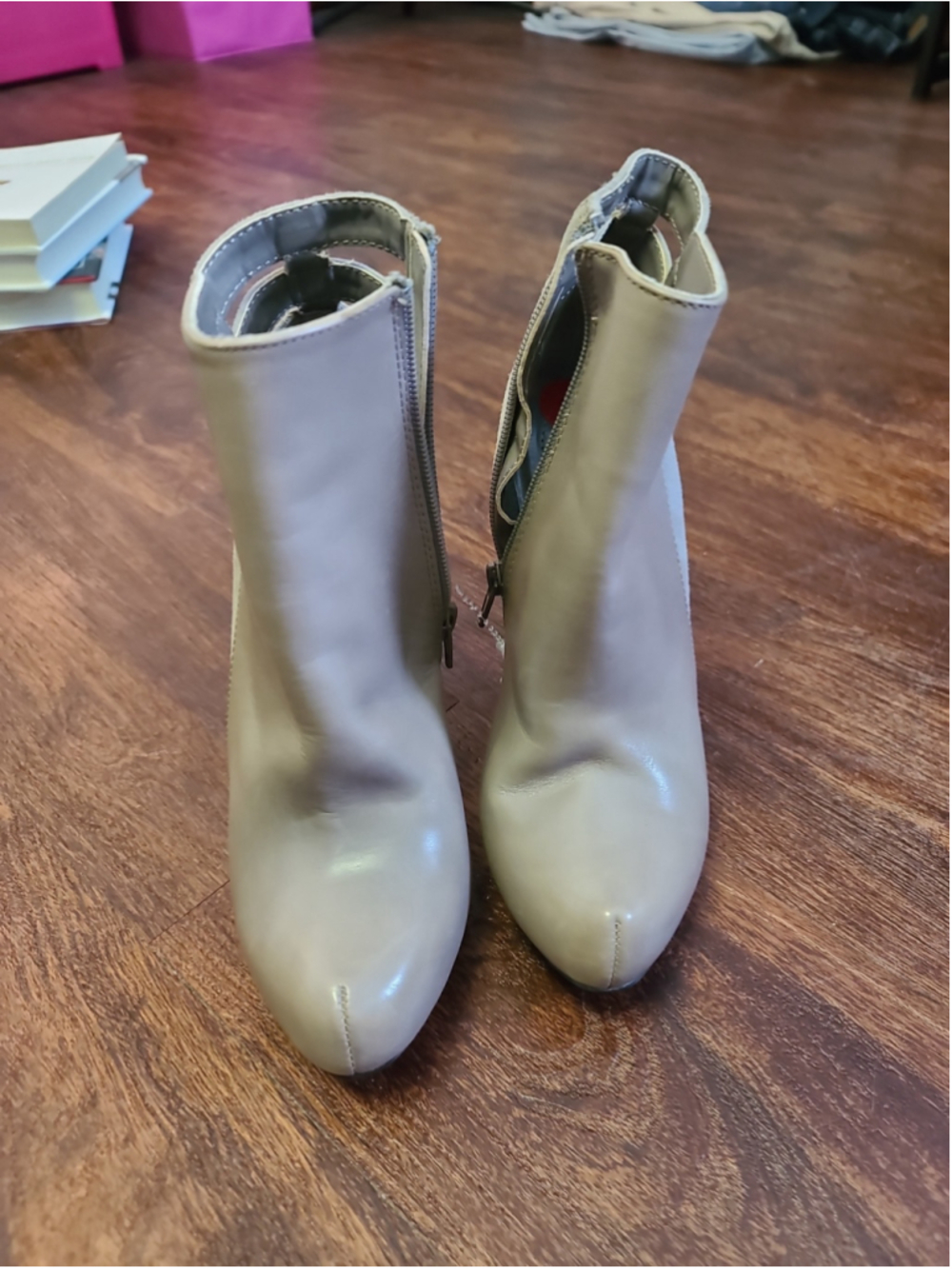 Womens Guess boots size 6 leather and suede